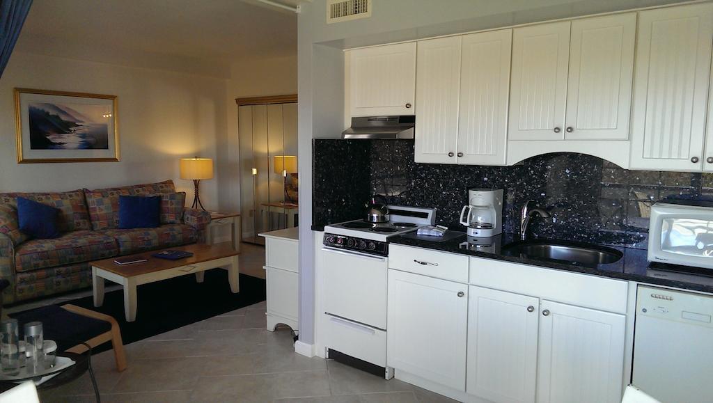 Montauk Manor Hotel Quarto foto A typical kitchen in a hotel