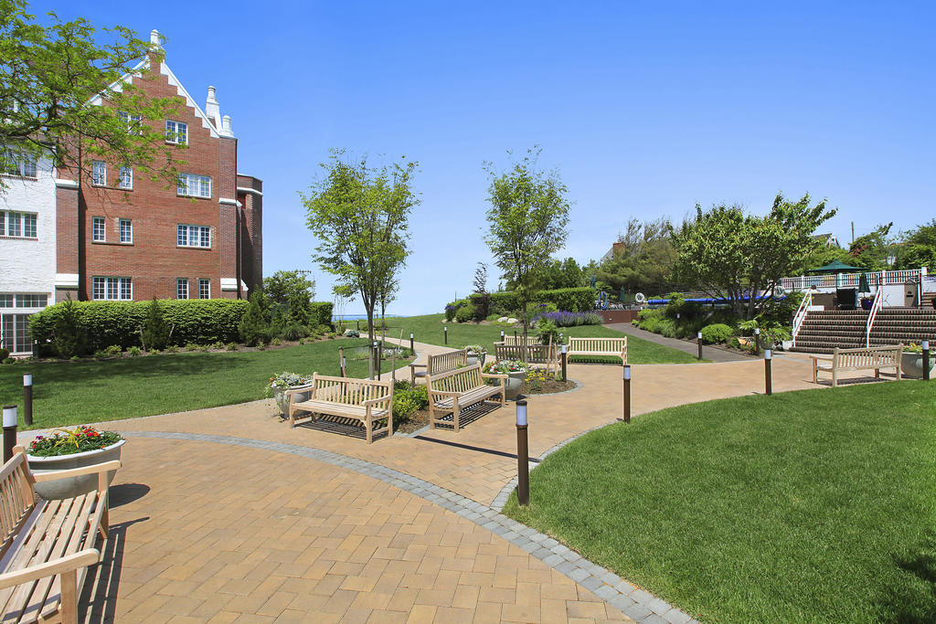 Montauk Manor Hotel Exterior foto The Village Green